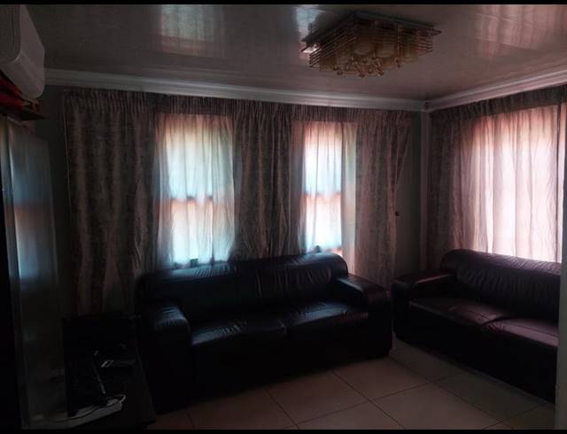 3 BEDROOM HOUSE FOR SALE IN THE ORCHARDS
